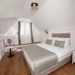 Triada Bueyuekada Стамбул