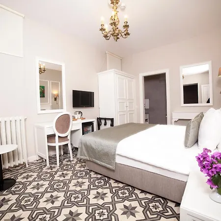 Triada Bueyuekada Hotel Adalar