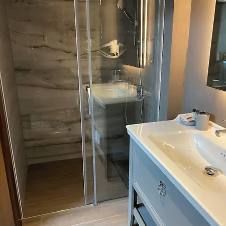 Triada Bueyuekada Hotel Adalar